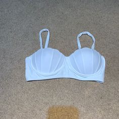 Brand New, With Tags Shein White Shell Bikini Top. Size: Medium. Bandeau Bra With Built-in Bra For Beach, White Underwire Tankini With Built-in Bra, White Underwire Tankini For Beach Season, White Padded Underwire Swimwear, White Underwire Tankini With Lined Body, White Stretch Swimwear With Padding, White Bandeau Swimwear With Built-in Bra, White Padded Stretch Swimwear, White Padded Swimwear For Pool