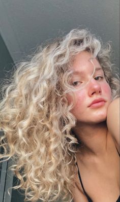 Full Blonde Curly Hair, Bleach Blonde Curly Hair, Blond Curly Hair Aesthetic, Aesthetic Blonde Curly Hair, Really Curly Blonde Hair, Short Curly Blonde Hair, Blonde Hair Curly, Blonde Ringlet Curls, Curly Hair Blonde