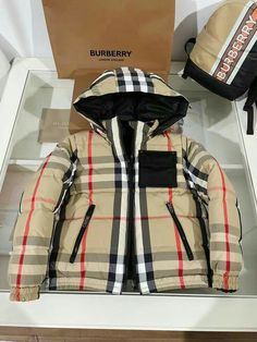 Crop Top And Sweatpants, Jacket Coat Fashion, Designer Jackets For Men, Burberry Outfit, Trendy Shirt Designs, Mens Casual Outfits Summer, Dope Outfits For Guys, Concept Clothing, Street Fashion Men Streetwear