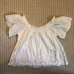 Barely Worn, Looks Brand New Zara Bohemian Fitted Crochet Top, Zara White Embroidered Tops, Zara Bohemian Crochet Top, Zara Beige V-neck Top, Zara Bohemian V-neck Tops, Zara Tops, Off The Shoulder, Crochet Top, Top Blouse