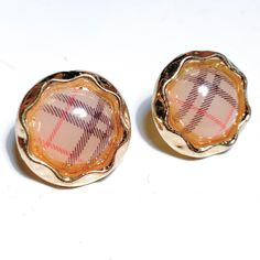 New Luxury Style Plaid Gold-Tone Stud Earrings Gold-Tone Plaid Pattern Light Weight Length: Approximately .65” Pierced Earrings Weight: 4g (For Single Earring) Luxury / Boutique Style Earrings Tags: Luxury, Designer, Jewelry, Chanel, Balenciaga, Versace, Louis Vuitton, Burberry Burberry Earrings Bow, Luxury Gold Octagon Earrings, Luxury Yellow Earrings With Polished Finish, Tartan Earrings, Plaid Earrings, Egyptian Earrings, Shoulder Duster Earrings, White Pearl Earring, Butterfly Earrings Stud