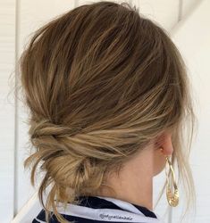 Knot Updo, Easy Updos For Medium Hair, High Bun Hairstyles, Easy Updo Hairstyles, Hair Simple, Shorter Hair, Updos For Medium Length Hair, Hairstyles For Medium Length Hair