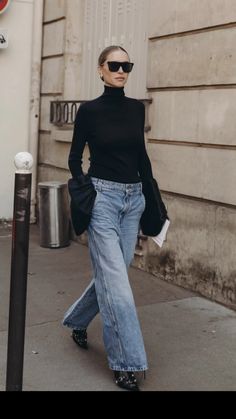 Denim Street Style, Winter Inspo, Fall Pants, Retro Styles, Jean Large, Baggy Denim, Casual Chic Outfit, Fashion Mistakes