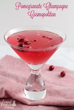 A classic cocktail gets a romantic and bubbly makeover in this Pomegranate Champagne Cosmopolitan. Cosmo Recipe, Pomegranate Martini, Delicious Drink Recipes, Cocktail Recipes Easy, Classic Cocktail, Easy Cocktails, Daiquiri, Fun Cocktails