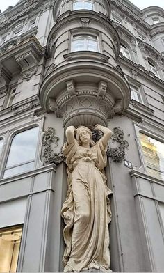 a statue on the side of a building