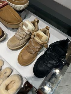 Ugg Lanvin, Ugg Boots Aesthetic, Uggs Sneakers, Dc Boots, Ugg Sneaker, Ugg Lowmel, Ugg Outfits, Cute Uggs, Girl Uggs