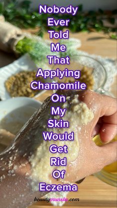 If you want to calm down flared and irritating eczema, try this simple and soothing chamomile face mask for eczema 🌼 Psoriatic Skin, Face Rash, Vicks Rub, Clear Up Acne, Oatmeal Face Mask, Face Mask For Acne, Trunk Makeover, Mask For Acne, Mask For Dry Skin