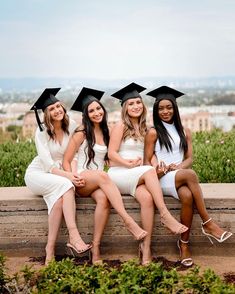 Graduation portrait photography by Jenni Aceret | Generation Jen. Book your discounted photoshoot today! Graduation Editorial, Emma Friends, Ucf Graduation Pictures, Photography 2023, Graduation Outfit Ideas, College Grad Photos, Grad Session