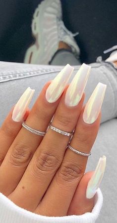 Glitter Nails Designs, Long White Nails, Glitter Nails Acrylic, December Nails, 29 December, White Acrylic Nails, Shiny Nails, Almond Acrylic Nails, White Nail Designs