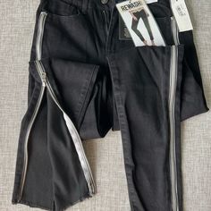 Zippers Go All The Way Up And Functional Edgy Jeans With Zipper Closure, Black Jeans With Zipper Closure For Fall, Trendy Black Bottoms With Metal Zipper, Edgy Black Bottoms With Zipper Closure, Casual Black Bottoms With Metal Zipper, Black Stretch Jeans With Zip Fly, Trendy Black Bottoms With Side Zipper, 90s Mom Jeans, Distressed Mom Jeans