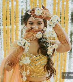 #BridalFloralJewelry #FloralJewelry #BridalAccessories #WeddingJewelry #MehndiJewelry #HaldiJewelry #NaturalJewelry #FlowerJewelry #BrideToBe #EcoFriendlyJewelry #TraditionalJewelry #IndianBride #WeddingInspo #EthnicJewelry #FreshFlowerJewelry #PreWedding #BridalLook #JewelryTrends #BohoBride #NatureInspired Haldi Photography Ideas, Haldi Outfit For Bride, भारतीय दुल्हन संबंधी, Flower Jewellery For Haldi, Flower Jewellery For Mehndi