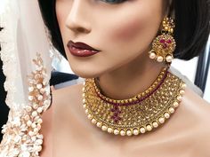 Indian Jewelry Set, Gold Ruby Red Polki Kundan Jewelry, Bridal Choker Necklace Earring Set, High Fashion Indian Tikka Headband Hair Jewelry, Evening Jewelry set Gorgeous Glowing and sparkling luxury Bollywood inspired jewelry set, adding a royal touch to complete your look for your special occasion! It would be the perfect jewelry set for you chic brides and your bridesmaids, or any contemporary trendsetter looking for those traditional vibes but still want to be the most fabulous ladies at any Bridal Choker Necklace, Indian Jewelry Set, Jewelry Set Gold, Kundan Jewellery Bridal, Glamour Vintage, Kundan Jewelry, Fashion Indian, Evening Jewelry, Bridal Choker