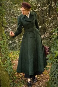 Vintage Overcoat Women, Old Fashioned Winter Outfits, Vintage Modern Clothing, Late 90s Winter Fashion, Colorful Coats For Women, Classic Womens Clothing, Winter Dress Vintage, 30s Winter Fashion, Modern Vintage Clothing Styles