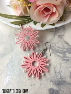 Love flaunting trendy handmade jewelry? Then these boho flower earrings will be the perfect pick. These pink dangling earrings make for a unique gift for women. #handmadejewelry #bohoearrings #flowerearrings #trendyearrings #giftforwomen Flower Minimalist, Pink Dangle Earrings, Paper Quilling Jewelry, Quilled Jewellery, Quilling Jewelry, Trendy Fashion Accessories, 1st Anniversary Gifts, Gift Paper, Unique Gifts For Women