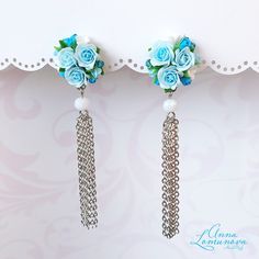 Blue rose earrings Blue floral earrings Light blue rose jewelry Flower long earrings Aesthetic earrings gift 35th birthday gift Blooming earrings Unique rose stud earrings with flower arrangement and chain tassels. ⠀ Romance and trends - in the same earrings ⠀ If you want to add tenderness and romance to your look, then these earrings are the best find for you! Length of the earrings approx 7.8 см / 3.07 Inches Width of the earrings approx 1.8 см / 0.70 Inches ✿ THESE EARRINGS ARE READY TO SHIP! Rose Jewelry Flower, Light Blue Roses, Aesthetic Earrings, Rose Stud Earrings, Earrings Aesthetic, 35th Birthday, Unique Roses, Jewelry Flower, Packing Jewelry