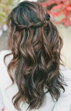 We love this waterfall wedding hair look. It's relaxed enough for your bridesmaids too Edgy Updo, Side Shave, Diy Updo, Balayage Blonde, Updo Styles, Wedding Hair Down, Updo Hairstyles, Brown Hair With Highlights, Dark Brown Hair