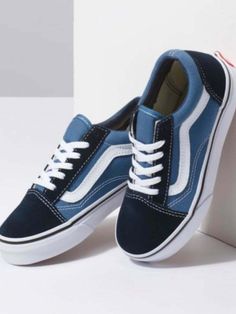 The first to rock the iconic sidestripe, the Vans Old Skool is a classic to say the least. From skateboarding to the casual wearer, these shoes present a versatility and style for all types of cultures. Rock these with shorts or pants and these will become an instant part of your weekly rotation.  Canvas and suede upper with re-enforced toecaps for durability.  Padded collar for extra support.  Signature rubber waffle outsole for durable traction on most surfaces Vans Old Skool Navy, Tennis Vans, Vans Vintage, Boys Vans, Old Skool Vans, Tenis Vans, Vans Original, Van Doren, Skate Shoe