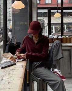 Urban Swag, Adidas Samba Outfit, Samba Outfit, Chique Outfit, Burgundy Outfit, Chique Outfits, Pretty Clothes, Trend Fashion