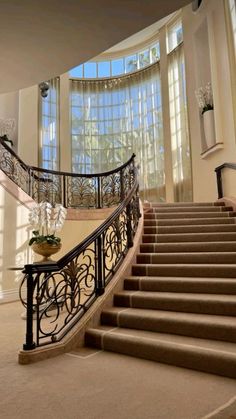 Old Money Interior Design, Old Money Interior, Dark Naturalism, Luxury Mansions Interior, House Interior Design Styles, Mini Business, Mansion Interior, Interior Modern