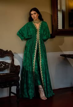 Kaftan With Pants, Green Jungle, Kaftan Designs, Pakistani Fancy Dresses, Beautiful Pakistani Dresses, Salwar Kamiz, Mode Abaya, Simple Pakistani Dresses