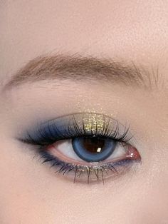 Blue Makeup Looks Asian, Natural Blue Eyeshadow Looks, Blue Makeup Blue Eyes, Blue Makeup Looks Easy, Navy Makeup Looks Simple, Dark Blue Eyes Makeup, Makeup Inspo Blue Eyes, Blue And Gold Makeup Looks, Makeup Baby Blue