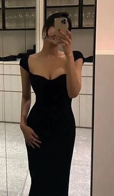 Simple Evening Dress, Classy Prom, Prom Dresses Simple, 2025 Wedding, Dress With Cap Sleeves, Looks Pinterest, Black Dresses Classy, Classy Prom Dresses, Black Prom Dress