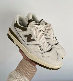 Nb Shoes 550, Aesthetic Sports Shoes, Shoes Brown Aesthetic, Women New Balance 550, Shoes Must Have Women 2023, Shoes Inspiration Sneakers, Aesthetic Sport Shoes, Cute Summer Shoes Aesthetic, New Balance Shoes 550 Women