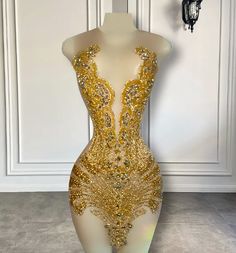 Gold Birthday Dress Mini, Gold Prom Dress Short, Gold Diamond Prom Dress, Gold Rinestone Dress, Gold Dress Black Woman Birthday, Gowns For Birthday, Gold Birthday Dress Black Women, Short Gold Dress Black Woman, Gold Birthday Dresses