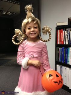 pictures of cindy lou who - Google Search Cindy Lou Who Costume, Who Costume, Diy Fantasia, Cindy Lou Who, Costume Works, Diy Halloween Costumes For Kids, Homemade Costumes, Cindy Lou, Creative Costumes