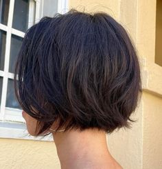 French Bob Wavy Hair No Bangs, Long Shaggy Lob For Fine Hair, Short Bobs Curly Hair, Layered Bob For Thick Wavy Hair, Versatile Bob Haircut, Chin Length Bob With Layers Thick Hair, Chin Length Bob No Bangs, Short Choppy Bobs For Thick Hair, Shaggy Italian Bob