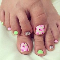 Cute Watermelon Pedicure Design for Spring Watermelon Toenails, Watermelon Pedicure, Pedicure Spring, Simple Pedicure, Cute Pedicure Designs, Pedicure Design, Blue Toe Nails, Spring Pedicure