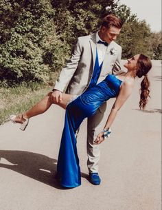 #royalblue #silveraccents #poses #prom