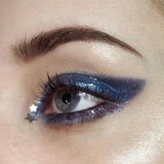 Midnight Blue Eyeshadow, Blue Space Makeup, Midnights Hairstyle, Midnights Inspired Make Up, Midnight Era Makeup, Eras Tour Makeup Midnights, Midnight Blue Makeup Looks, Eras Tour Makeup Ideas Midnights, Silver Star Makeup