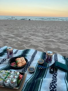 sunset sushi date Things To Do With Bf, Girl Dates, Activities Aesthetic, Sushi Aesthetic, Picnic Dates, Sushi Date, Girls Date, Cute Picnic, Date Activities