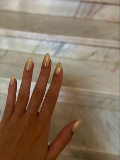 Good Crome Nails, Golden Nail Extension, Easy Gold Nails, Prom Nails Acrylic Classy Gold, Glazed Gold Nails, Golden Pearl Nails, Gold Monochrome Nails, Gold Chrome Powder Nails