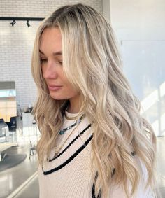 Hair, Hair Extensions, Extensions, IBE, Blonde, Beige Blonde, Blonde Hair, Root Smudge, Root Tap, 2024 Hair, Hair Color, Color Expert, Milwaukee Salob Blonde Hair With A Root Tap, Blond With Root Tap, Blonde With Root Stretch, Bead Extensions, Hey Gorgeous