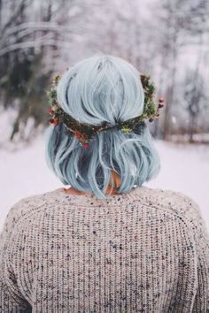 short blue hair | Tumblr i love this hairstyle and color so much. I want it too! hope i have the balls to do it <3 Ombre Highlights, Flowers In Her Hair, Ombré Hair, Pastel Hair, Hair Envy, 인물 사진, Pretty Hairstyles, Flower Crown, Blue Hair