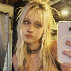 Kinderwhore 90s Grunge Style Makeup, Punk Face Claim, Piercing Aesthetic Face, Women With Piercings, Pierced Face, Grunge Blonde, Blonde Grunge, Pretty Punk, Face Piercings