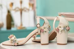 ✔ 100% AUTHENTIC PHOTOS PICKED AT THE SHOP. ✔ DETAILS: - Type of product: Wedding shoes with colorful flowers. - Heel style: square. - Heel height: 5cm, 8cm. - Nose type: open nose. - Synthetic leather material. - Pattern: artificial flowers, pearls. ✔ Shoe size parameters (foot length): Remember to use a ruler for the most accurate measurements. 34 - [21.5cm - 22cm] 35 - [22cm - 22.5cm] 36 - [22.5cm - 23cm] 37 - [23cm - 23.5cm] 38 - [23.5cm - 24cm] 39 - [24cm - 24.5cm] Please contact me if you Bridesmaids Sandals, Luxury Wedding Shoes, Flower Wedding Shoes, Bridesmaid Sandals, Wedding Shoes Sandals, Flowers Luxury, Beautiful Wedding Shoes, Ivory Wedding Shoes, Wedding Shoes Bride