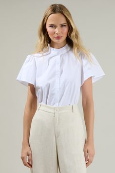 The Fabiola Ruffle Button Down Top will keep you fresh and pretty at the same time! Short bell sleeves frame a mock neck with ruffles. It also has button down placket in the front. Tuck it in or out of high waisted pants. - Puffed short sleeves- Button down- Breathable- Ruffle trim- Comes in 2 colorsSize + Fit - Model Short Bell Sleeves, Oversized Button Down Shirt, Front Tuck, High Neck Blouse, Cotton Style, Ruffle Trim, High Waisted Pants, Mock Neck, Bell Sleeves