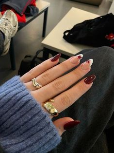 Nails Inspiration Red And White, White Red Nails Ideas, Red Gold And White Nails, Nails 2024 French Tip, Nails For Pale Hands, Nails White And Red, White Red Nails, Christmas New Year Nails, Nails Inspiration Christmas