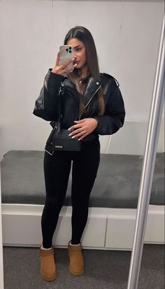 Black Outfits Ideas, Lederhosen Outfit, All Black Outfits, Modele Fitness, Zara Drip, Look Legging, Cute Looks, Leggings Outfits