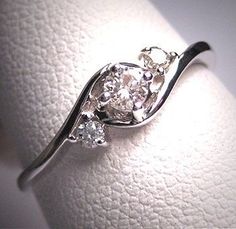 an image of a diamond ring being displayed on the pinterest page for wedding rings