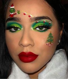 Grinch Christmas Makeup, Christmas Make Up Ideas Simple, Grinch Face Makeup, Cute Christmas Makeup Looks Easy, Grinch Makeup Eyeshadow, Crismas Makeup Look, Gingerbread Eye Makeup, The Grinch Makeup Easy