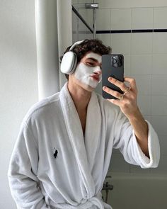 Nathan Joseph Graff on Instagram: "Friday, self care 🧖🏻 (not an ad)" Friday Self Care, Grayson Aesthetic, Take Care Of Your Skin, Airpods Max, 10th Grade, Model Aesthetic, Pretty Skin, Boy Photography Poses