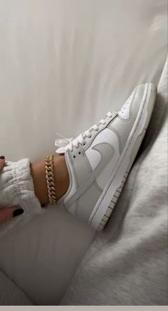 best streetwear everyday shoes Trendy Shoes Sneakers, White Nike Shoes, Dr Shoes, Preppy Shoes, Jordan Shoes Girls, Pretty Shoes Sneakers, All Nike Shoes, Cute Nike Shoes, Shoe Inspo