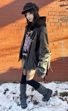 Cold Punk Outfits, Goth Outfit Inspo Winter, Goth Winter Aesthetic, Fall Outfits Alt, Fall Outfits Alternative, Winter Punk Outfits, Punk Winter Outfits, Alt Outfit Winter, Alt Fall Outfits