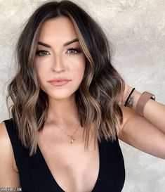 Lob Haircut Lob Styles, Rambut Brunette, Money Piece, Brunette Balayage Hair, Balayage Brunette, Penteado Cabelo Curto