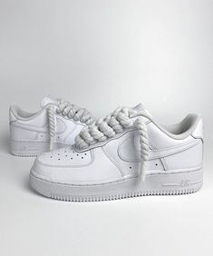 AF1 Cream Rope Laces Die Rope Air Force 1 Sneakers sind die perfekte Kombination aus zeitloser Eleganz und urbanem Streetstyle. Diese hochwertigen Sneaker sind ein Must-have für Sneakerheads und Fashion-Liebhaber gleichermaßen. Rope Af1, Nike Air Force 1 Rope Laces, Lace Up Air Force Ones, Air Force 1 Rope Laces, Rope Laces Af1, Forces Outfit, Air Force One, White Air Force 1, Air Force Shoes