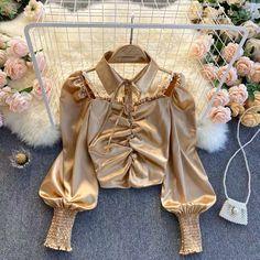 Pleats, slim cropped tops, hollowed-out necklaces, stylish satin topsMaterial:satinStyle:stylishFeatures:pleatedColor:white,black,khaki,pinkSize:freeLength 40 sleeve 64 bust 60-84 waist 60-80&ltp&gtNote:Due to different measurement methods,there will be 1-3 error(unite:cm), please understand.</p>&ltbr/>&ltp&gtPlease check the size carefully when you choose items,thank you.</p>&ltbr/> Elegant Cropped Blouse For Party, Elegant Satin Crop Top For Party, Elegant Satin Crop Top For Evening, Elegant Satin Crop Top For Night Out, Trendy Gold Blouse For Night Out, Elegant Crop Top Blouse For Evening, Beige Satin Party Tops, Elegant Evening Crop Top Blouse, Elegant Gold Satin Blouse